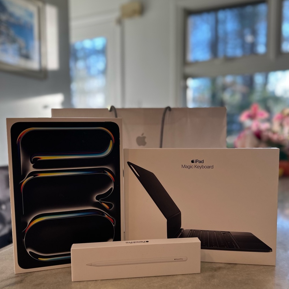 APPLE bundle: iPad Pro, Pencil Pro, Magic Keyboard